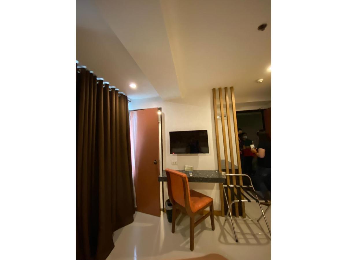 Capital O 820 Guijo Suites Makati Маніла Екстер'єр фото
